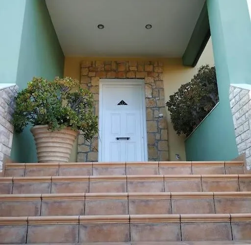 In Overlooking The Ionian Sea Villa Szkafidiá