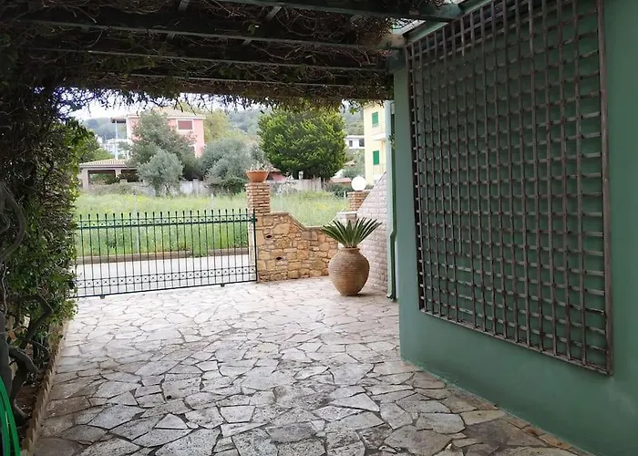 In Overlooking The Ionian Sea Villa Szkafidiá